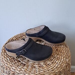 Dansko Womens Berry Black Nubuck Leather Casual Clogs Rubber Soles EU37/US6.5-7